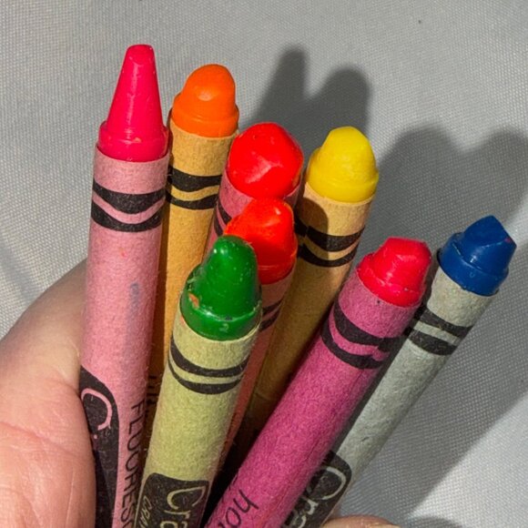Crayola Crayon Fluorescent 8 Count Vintage No. 8F - Picture 7 of 10